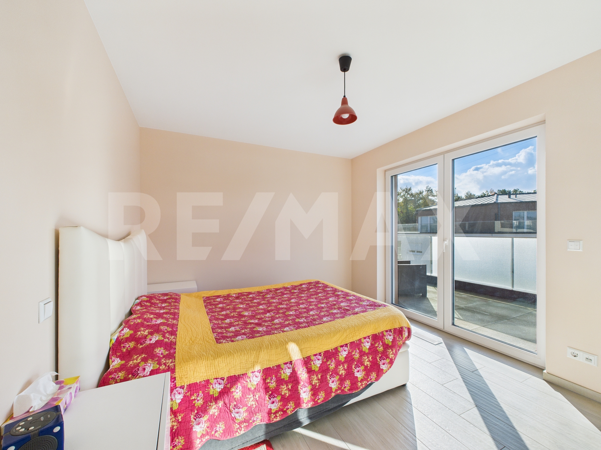 Cuisine équipée avec îlot central